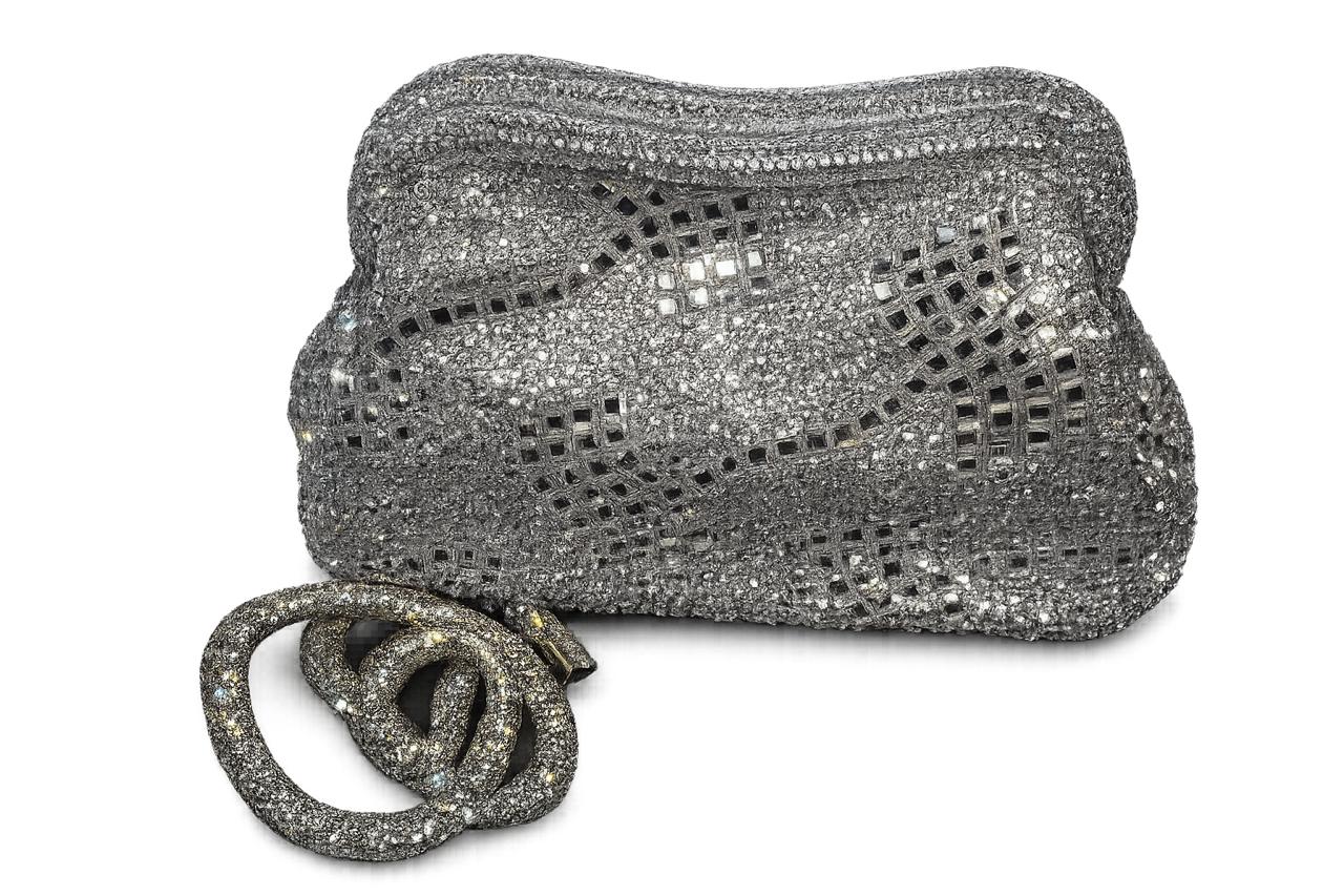 BOLSO DE MANO DE NOCHE  PLATEADO CON BRILLO ELEGANTE